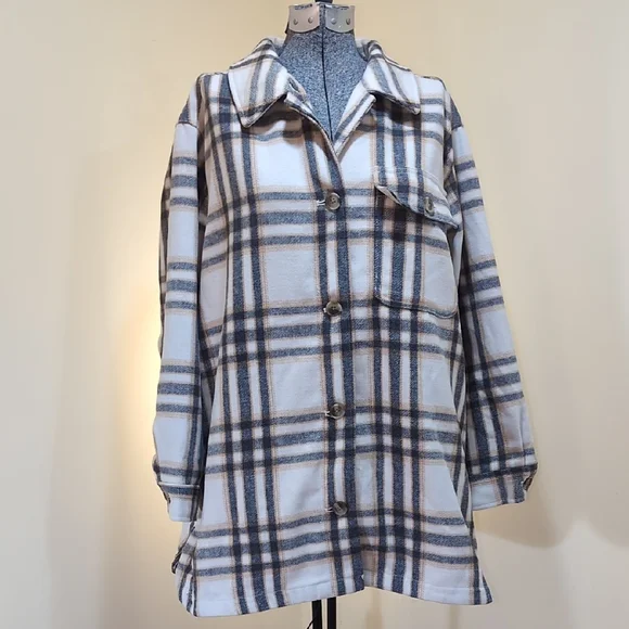 Old Navy Women's Plaid Utility Shacket in Cream and Blue - Picture 1 of 8